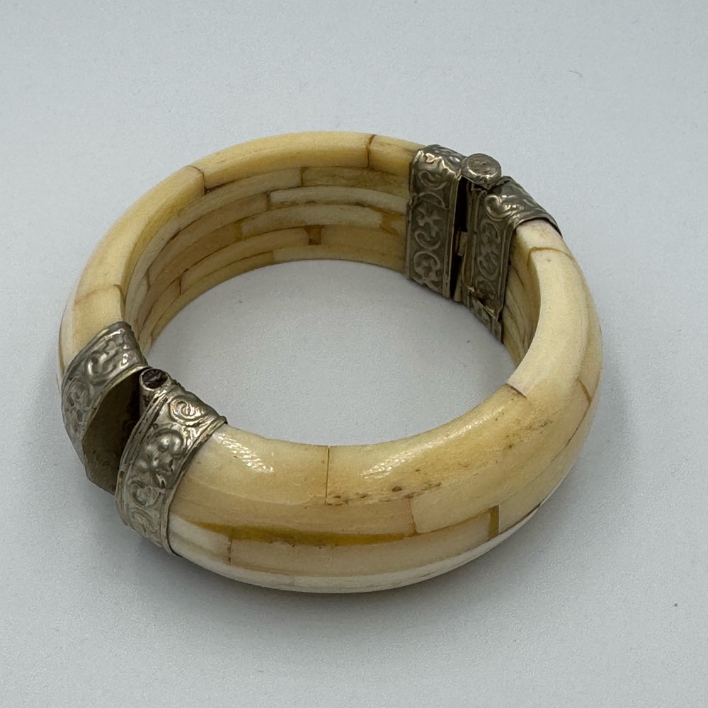 SOLD

Elegant Cream and Silver Women's Boho Bangle Bracelet